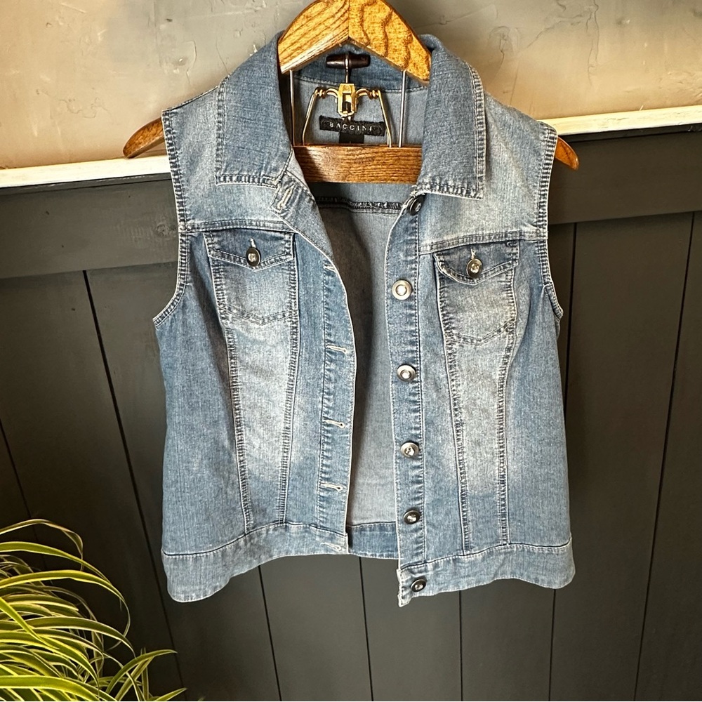 Baccini Denim Sleeveless Vest with Jeweled Buttons size Large - Picture 3 of 10
